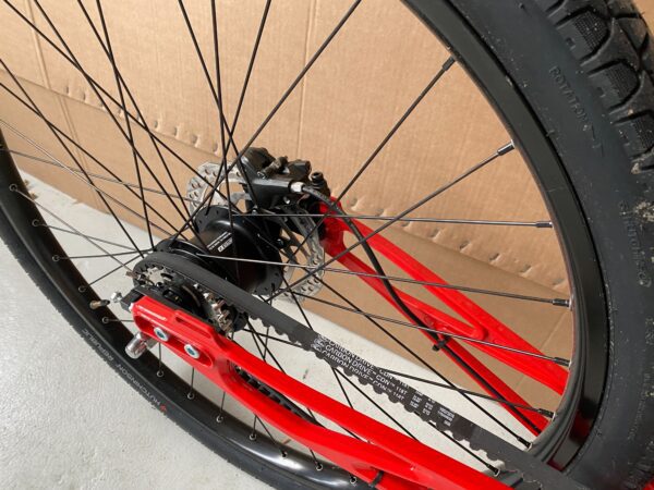 REF Essential 7 Vitesses - Courroie - Rouge - Moyeu Shimano Nexus 7 vitesses