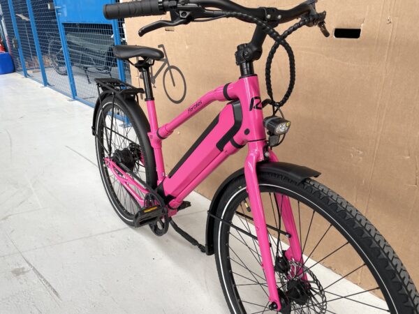 REF Urban Boost Plus - Fushia - Vélo électrique