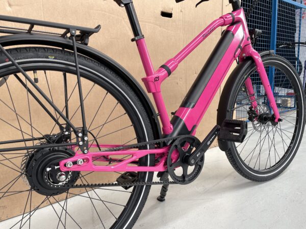 REF Urban Boost Plus - Fushia - Vélo électrique