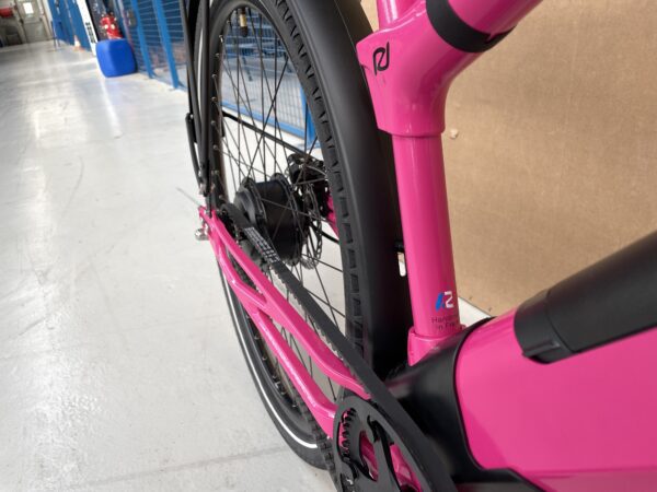 REF Urban Boost Plus - Fushia - Vélo électrique