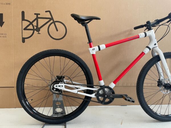 REF Essential Sport Rouge et Blanc - Courroie Gates Carbon Drive - Shimano Nexus 7