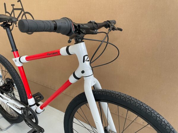 REF Essential Sport Rouge et Blanc - Courroie Gates Carbon Drive - Shimano Nexus 7