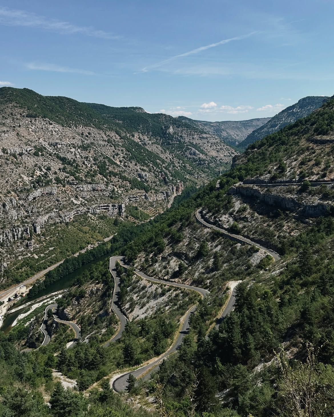 Point de vue panoramique depuis un itinéraire de bikepacking gravel en France